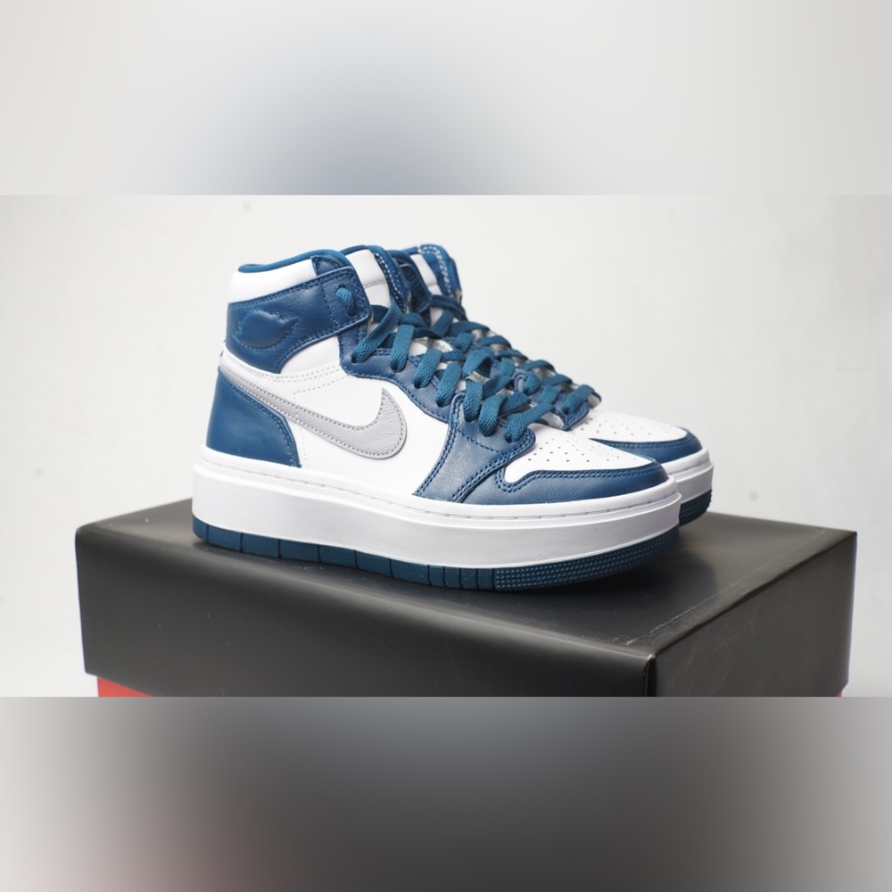 Jordan 1 Elevate High - Size: 6 Women